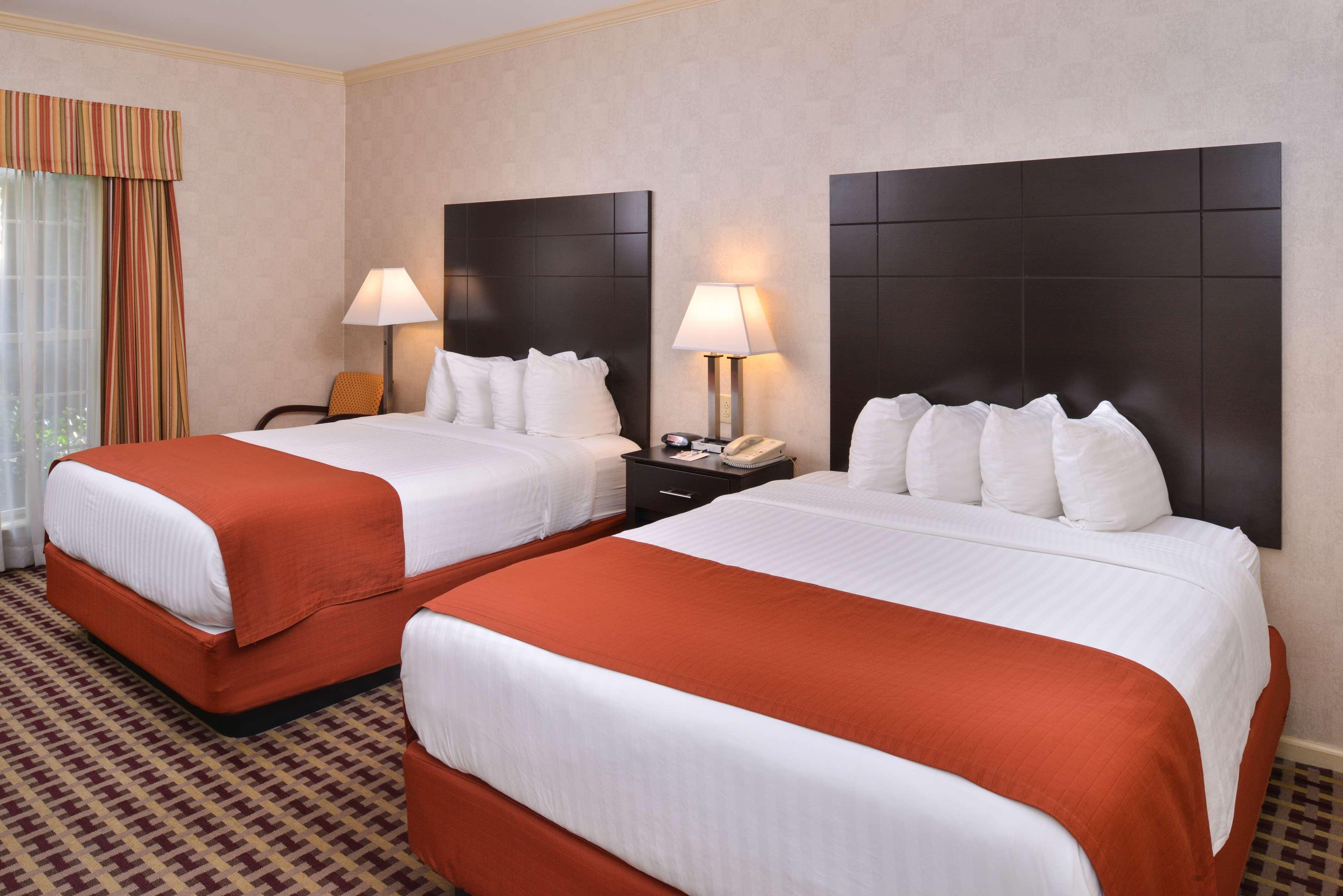 Best Western Brentwood Bagian luar foto