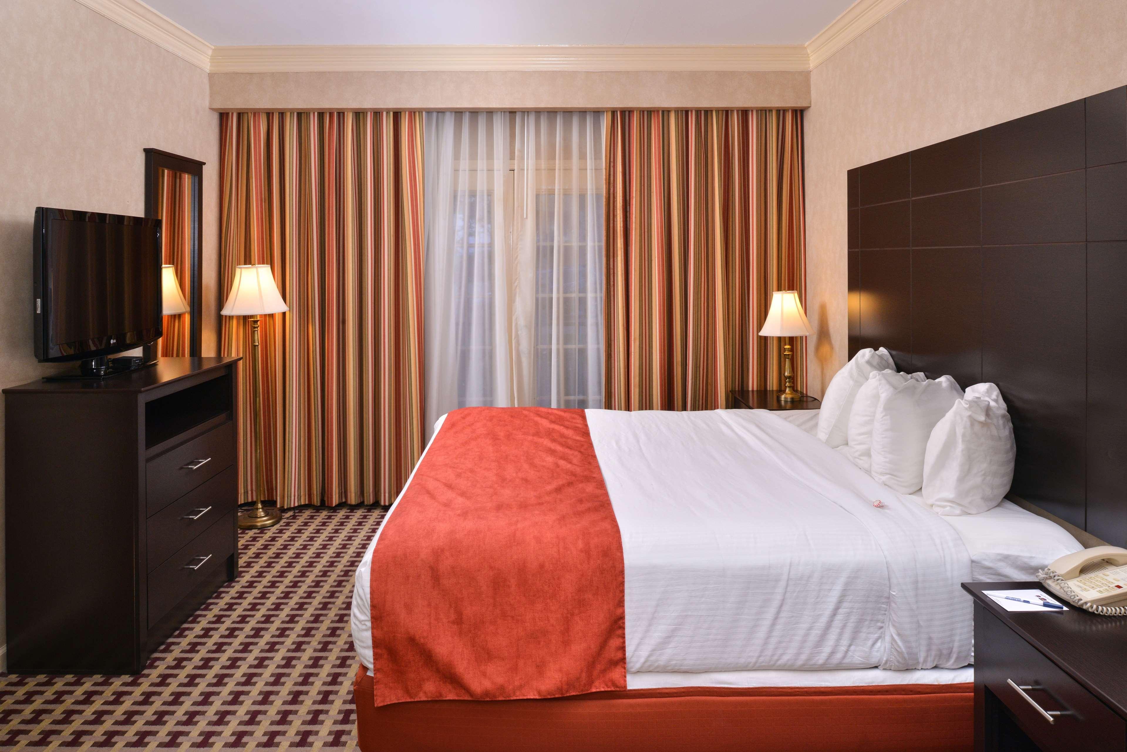 Best Western Brentwood Bagian luar foto