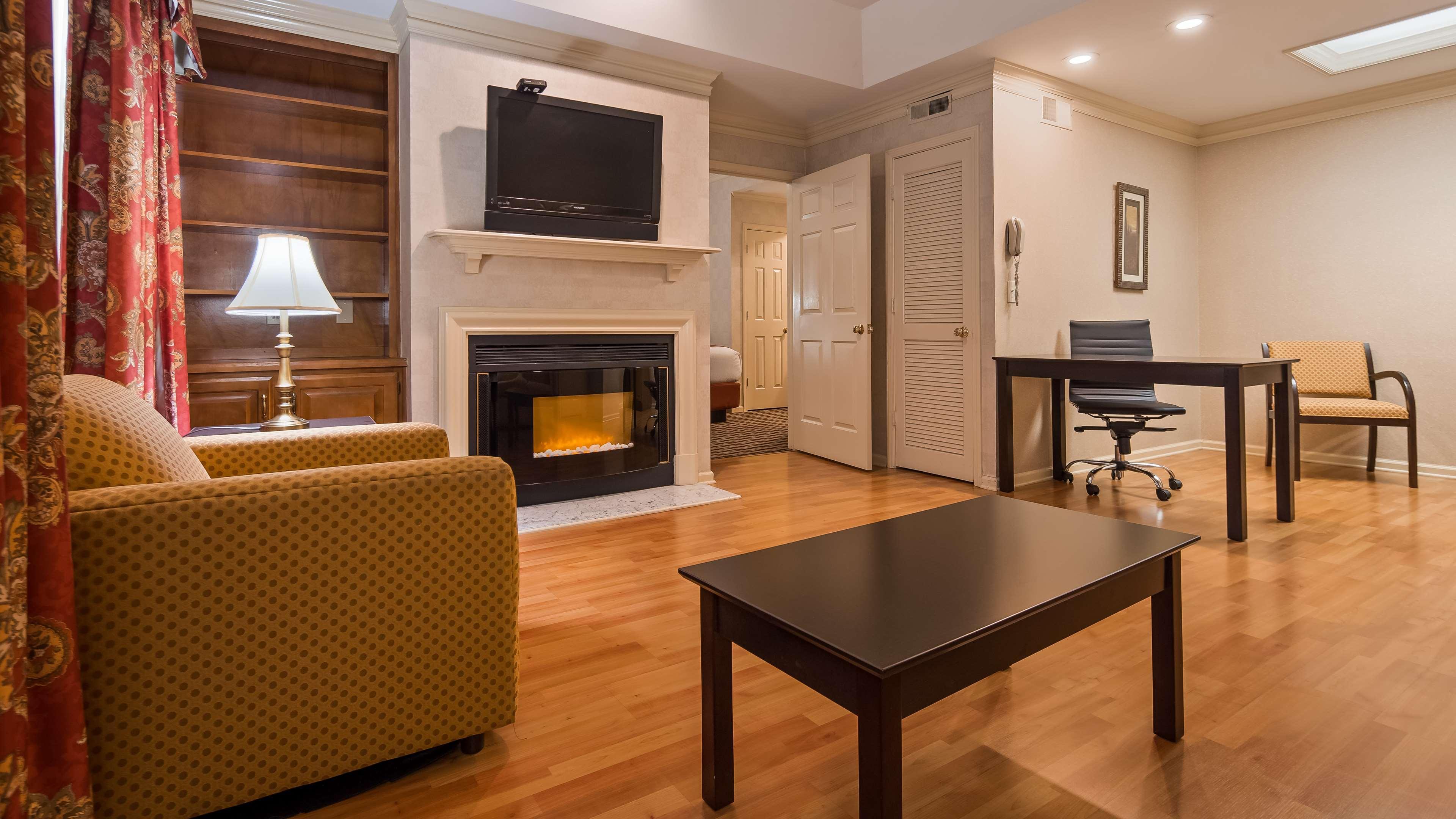 Best Western Brentwood Bagian luar foto