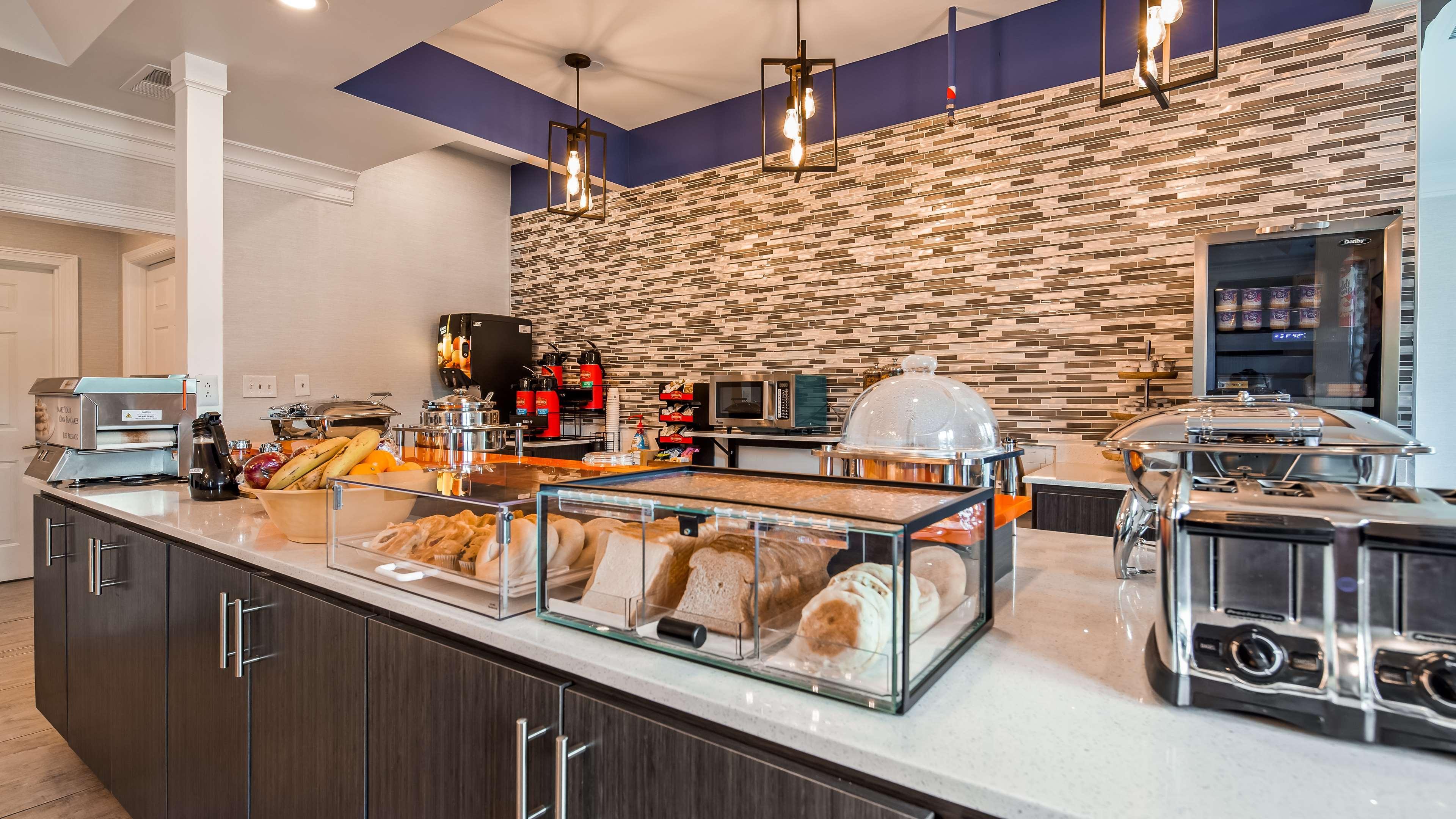 Best Western Brentwood Bagian luar foto