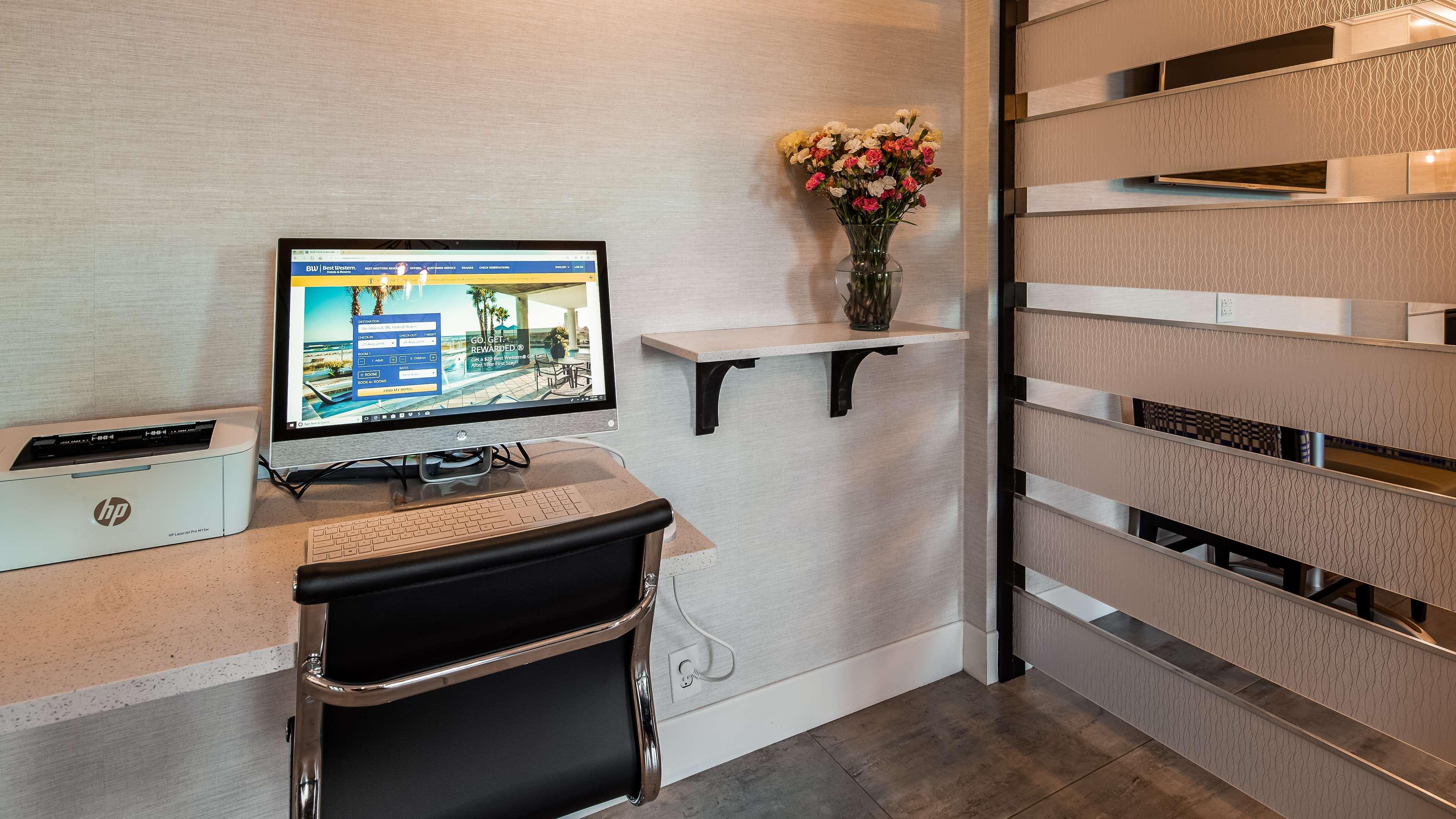 Best Western Brentwood Bagian luar foto