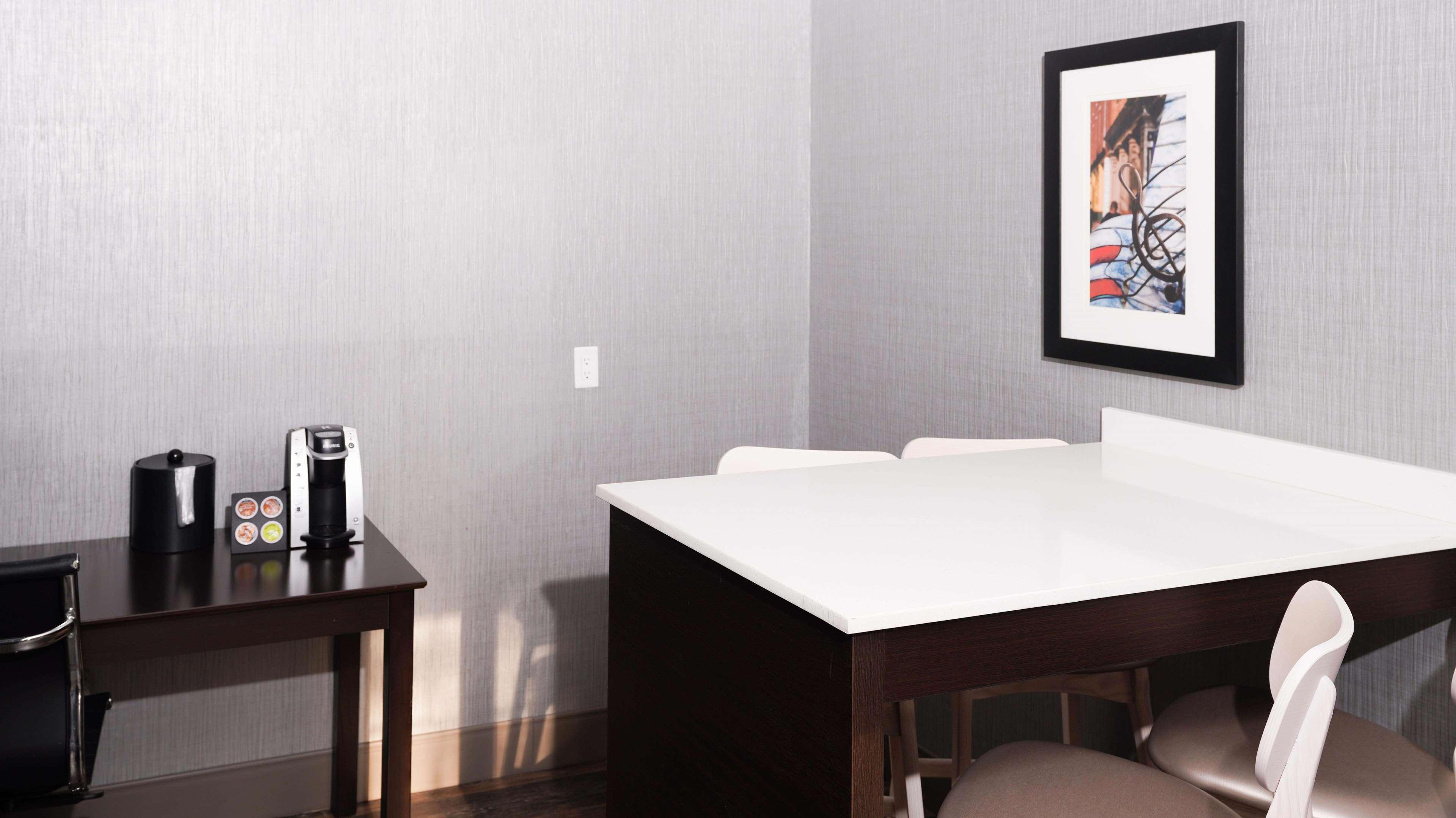 Best Western Brentwood Bagian luar foto