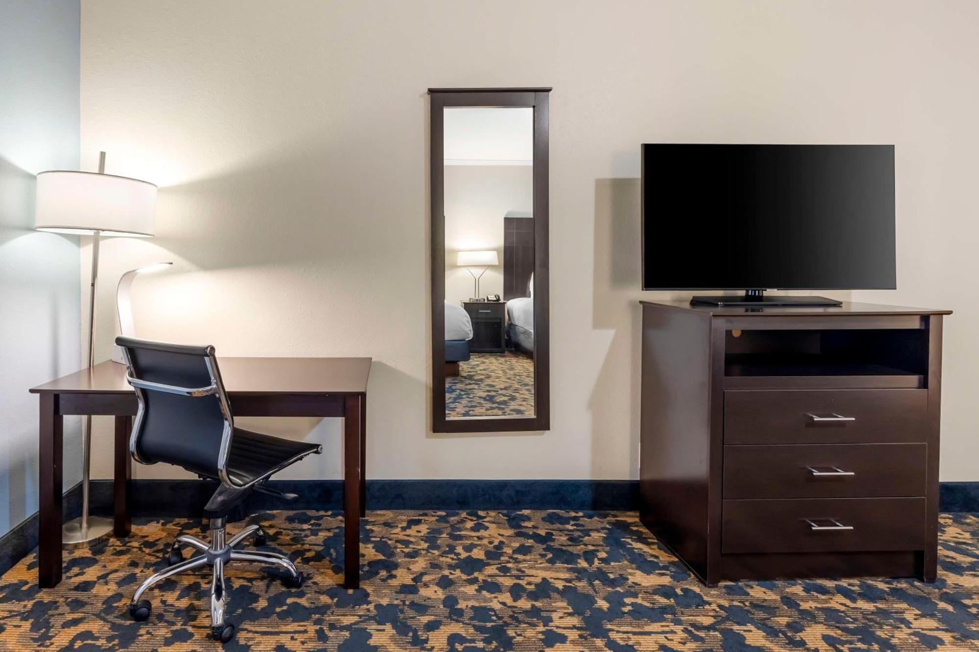 Best Western Brentwood Bagian luar foto